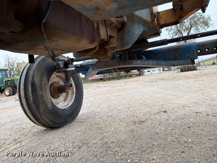 image for item DV8691 Ford 7710 tractor