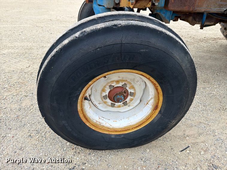 image for item DV8691 Ford 7710 tractor