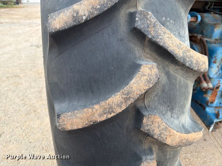 image for item DV8691 Ford 7710 tractor