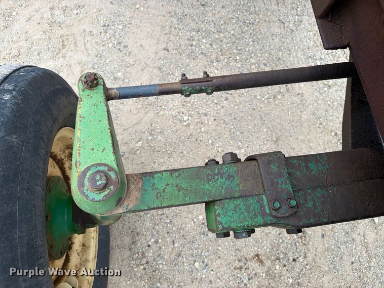 image for item DV8692 John Deere 4440 tractor