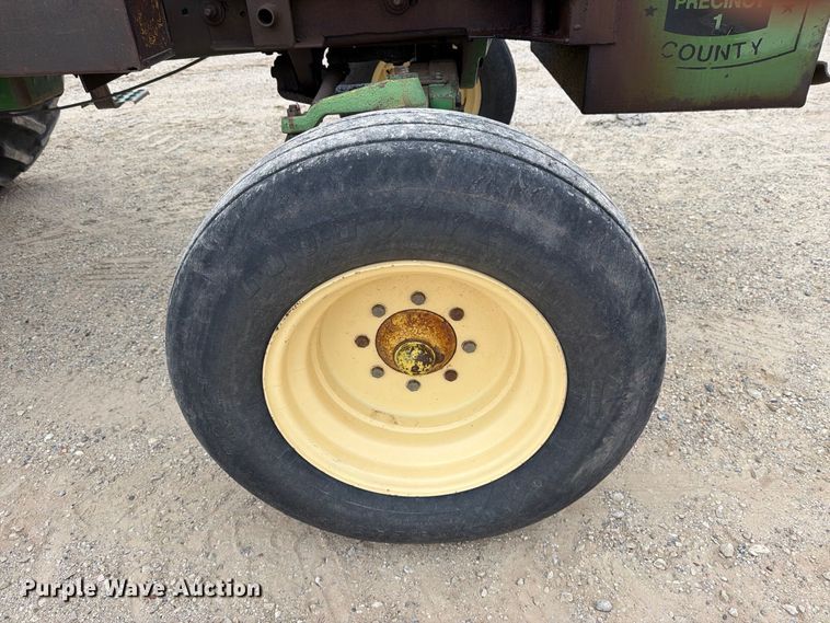 image for item DV8692 John Deere 4440 tractor