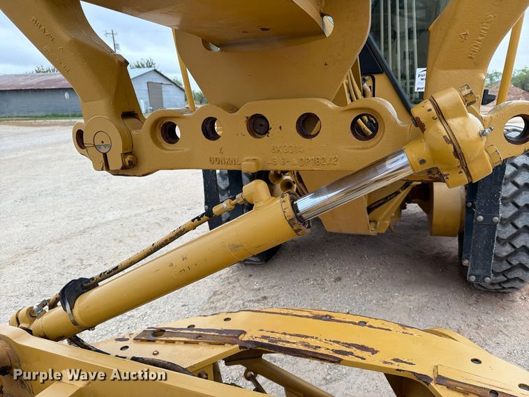 image for item DV8696 2006 Caterpillar 140H motor grader