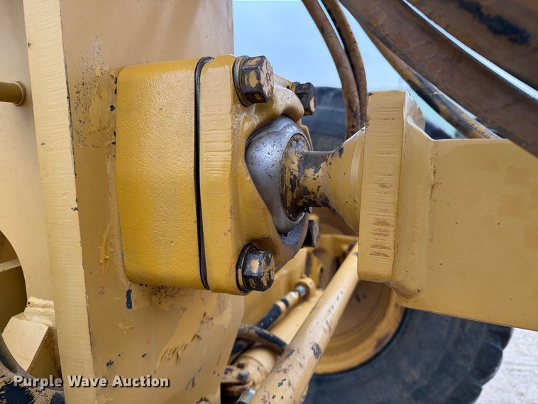 image for item DV8696 2006 Caterpillar 140H motor grader