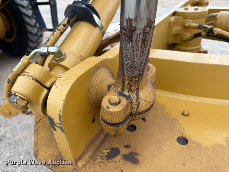 image for item DV8696 2006 Caterpillar 140H motor grader