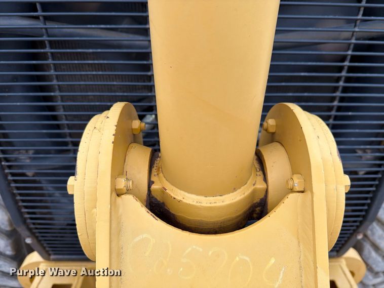 image for item DV8696 2006 Caterpillar 140H motor grader