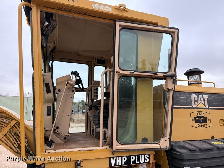 image for item DV8696 2006 Caterpillar 140H motor grader