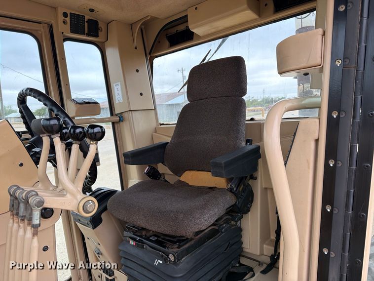 image for item DV8696 2006 Caterpillar 140H motor grader