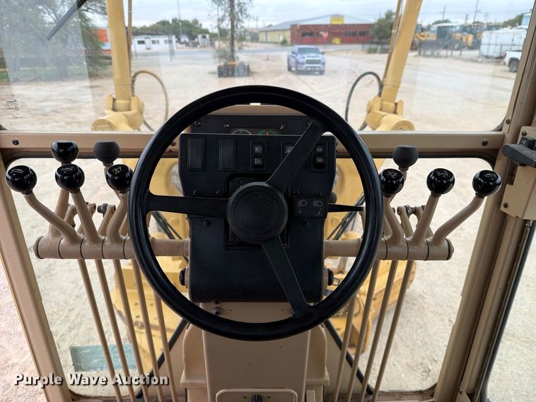 image for item DV8696 2006 Caterpillar 140H motor grader