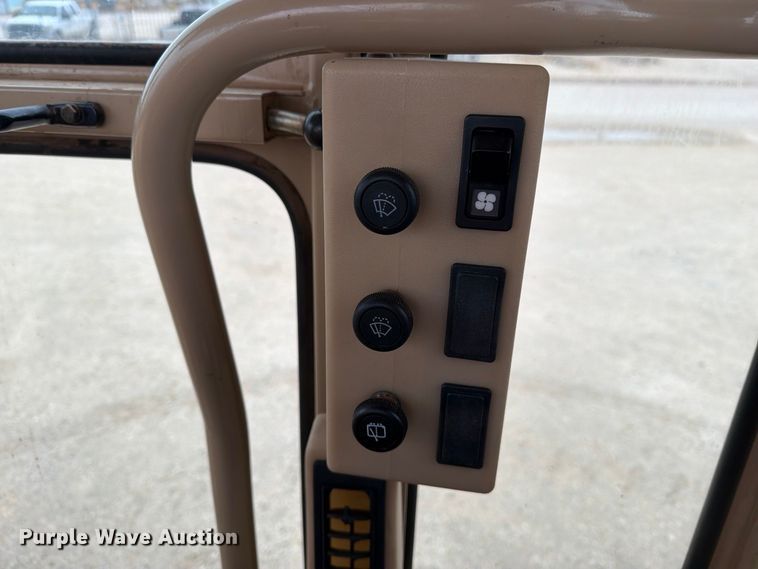 image for item DV8696 2006 Caterpillar 140H motor grader