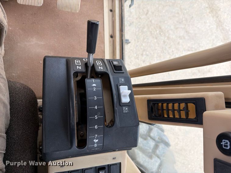 image for item DV8696 2006 Caterpillar 140H motor grader