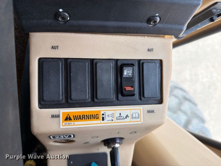 image for item DV8696 2006 Caterpillar 140H motor grader