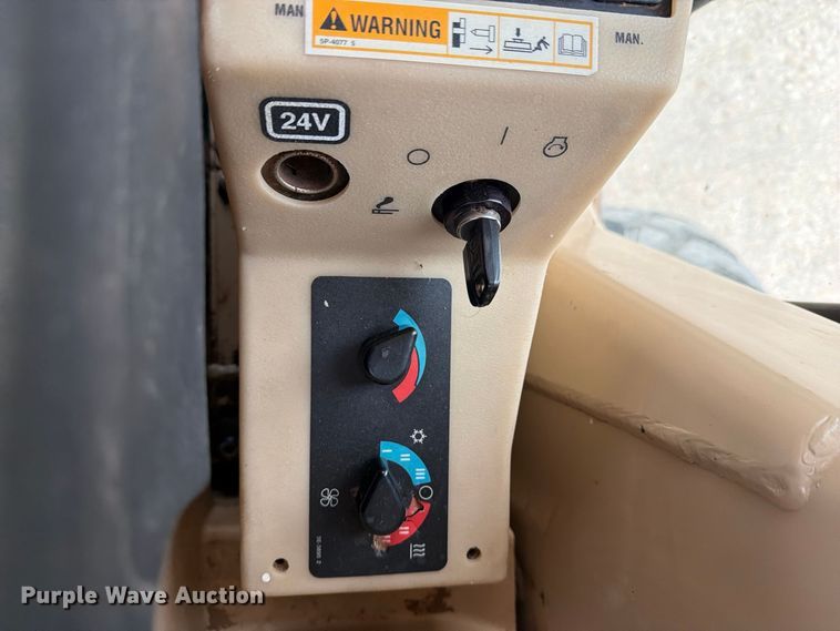 image for item DV8696 2006 Caterpillar 140H motor grader
