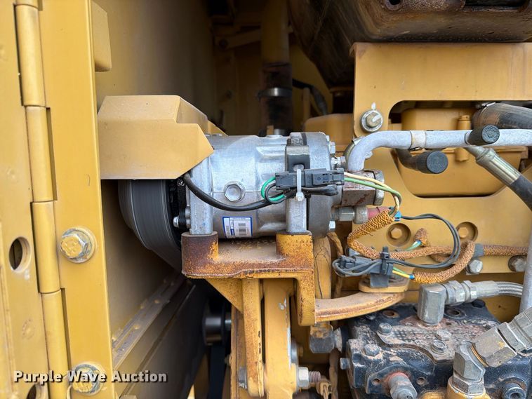 image for item DV8696 2006 Caterpillar 140H motor grader