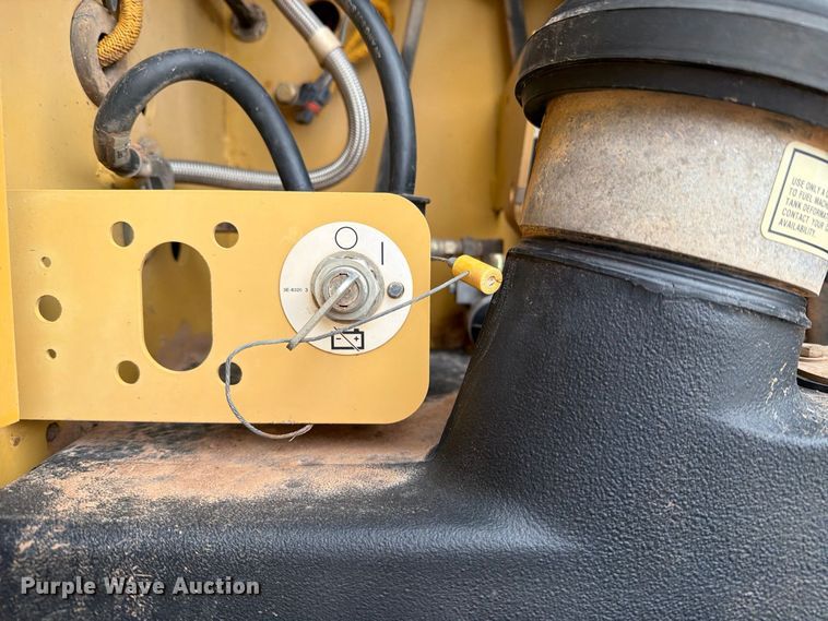 image for item DV8696 2006 Caterpillar 140H motor grader