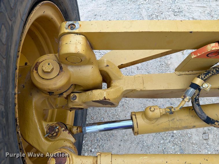 image for item DV8696 2006 Caterpillar 140H motor grader