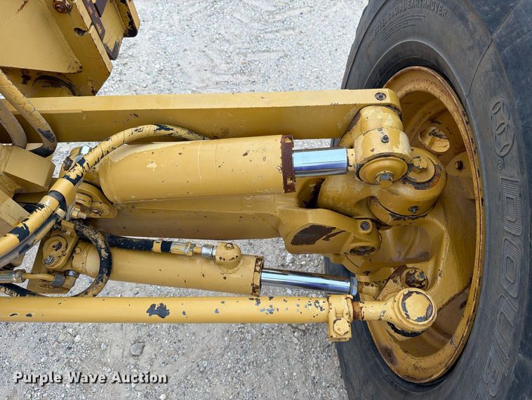 image for item DV8696 2006 Caterpillar 140H motor grader