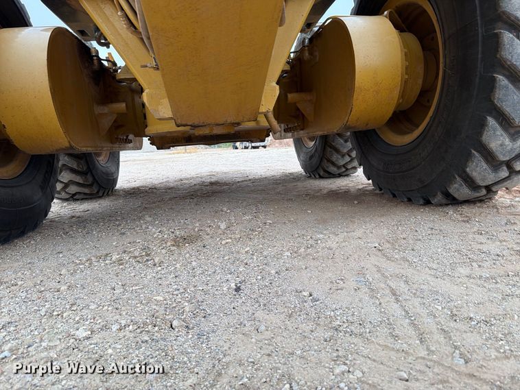 image for item DV8696 2006 Caterpillar 140H motor grader