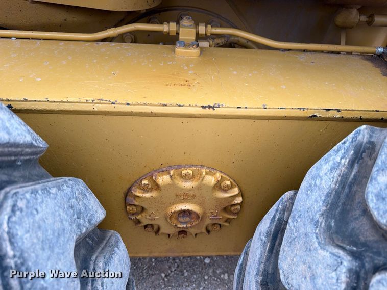 image for item DV8696 2006 Caterpillar 140H motor grader
