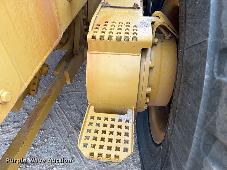 image for item DV8696 2006 Caterpillar 140H motor grader