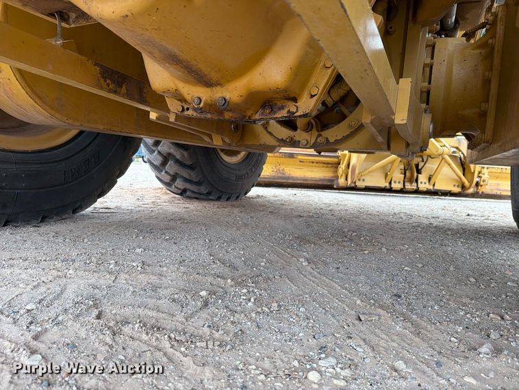 image for item DV8696 2006 Caterpillar 140H motor grader