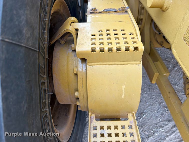 image for item DV8696 2006 Caterpillar 140H motor grader