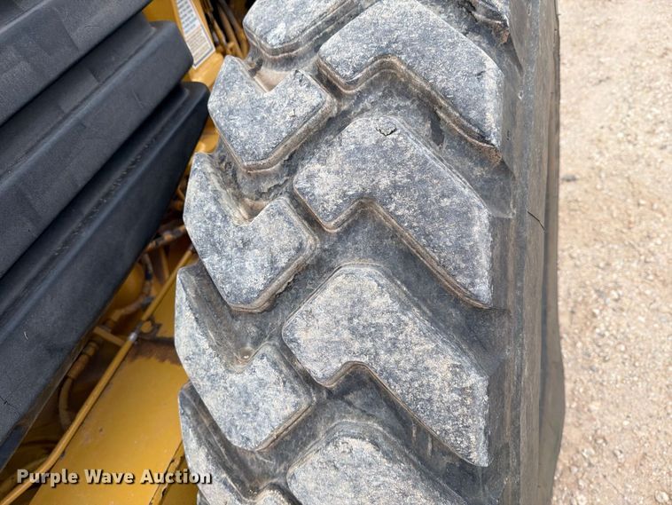 image for item DV8696 2006 Caterpillar 140H motor grader