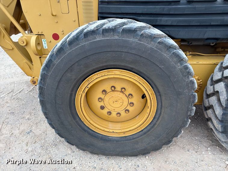 image for item DV8696 2006 Caterpillar 140H motor grader