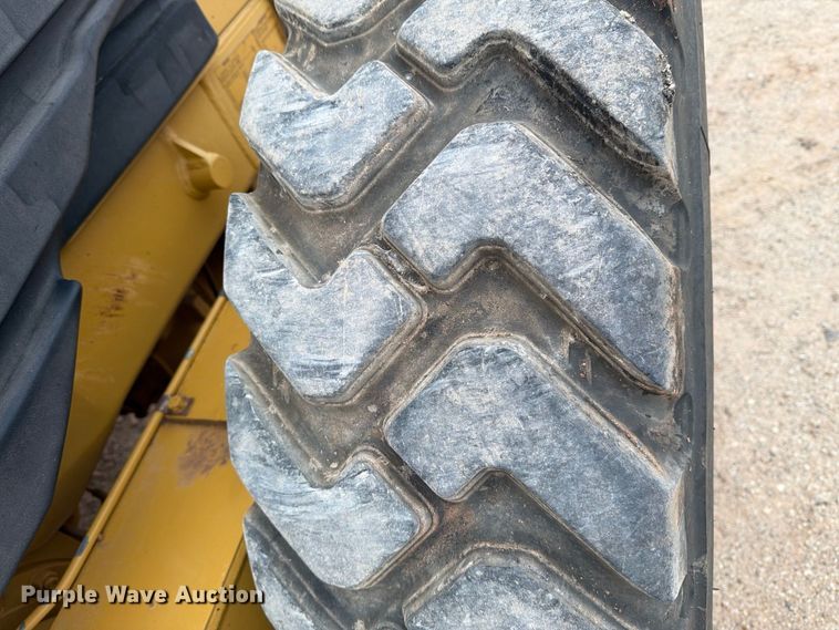 image for item DV8696 2006 Caterpillar 140H motor grader