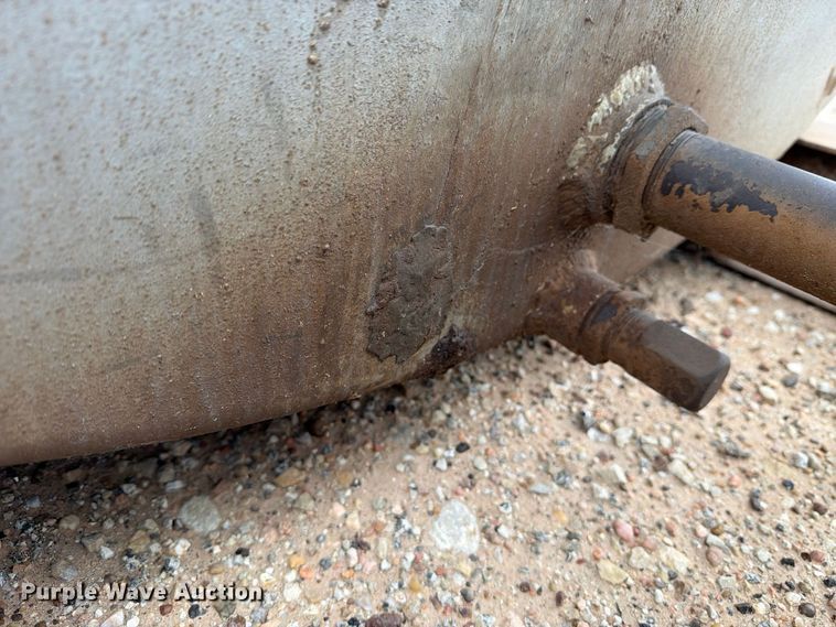 image for item DV8697 Fuel tank