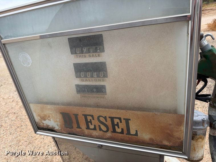 image for item DV8697 Fuel tank