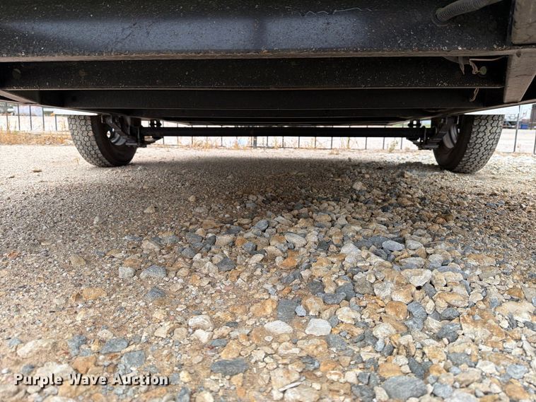 image for item DV8698 2015 Lark United Manufacturing enclosed cargo trailer