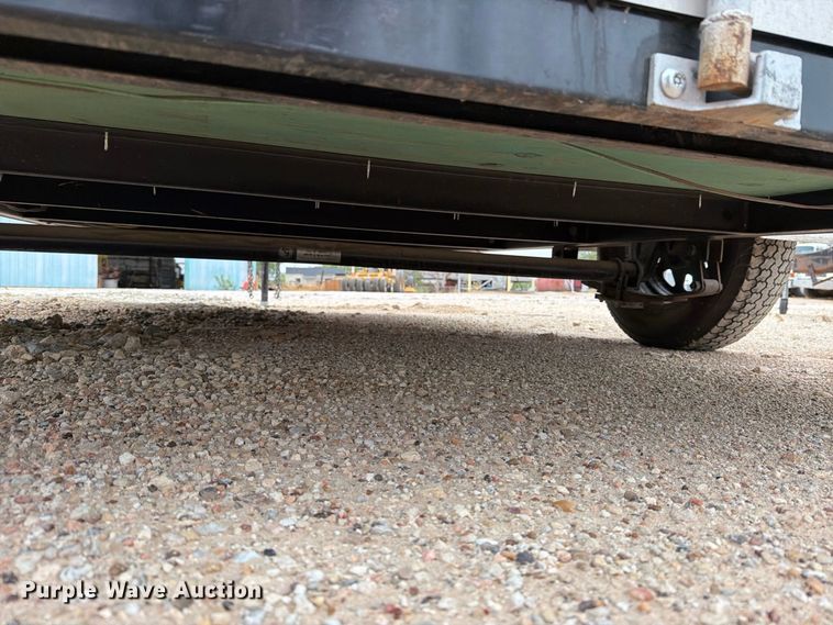 image for item DV8698 2015 Lark United Manufacturing enclosed cargo trailer