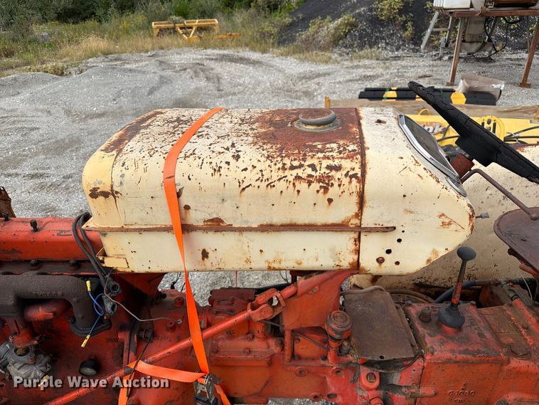 image for item DZ4885 Case 430 tractor