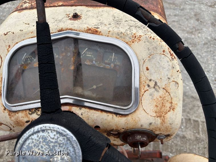 image for item DZ4885 Case 430 tractor