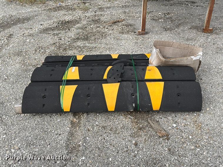 image for item DZ4887 (8) speed bumps