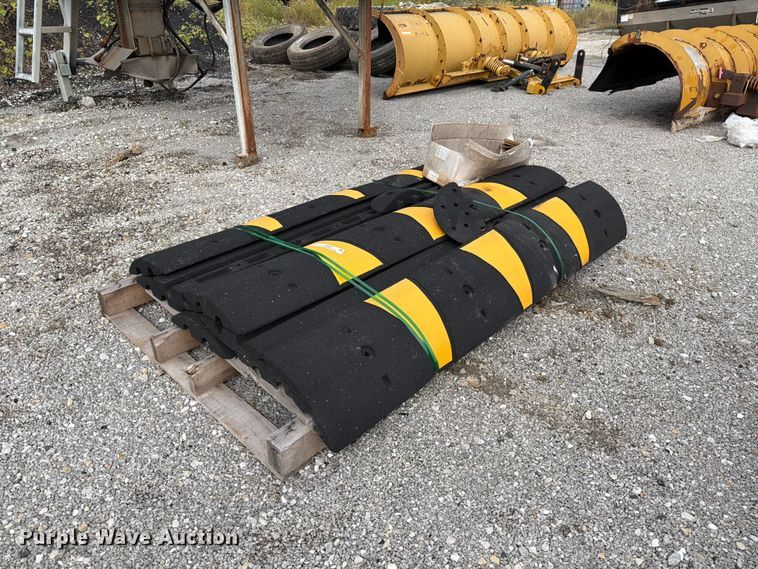 image for item DZ4887 (8) speed bumps