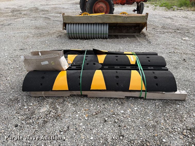 image for item DZ4887 (8) speed bumps