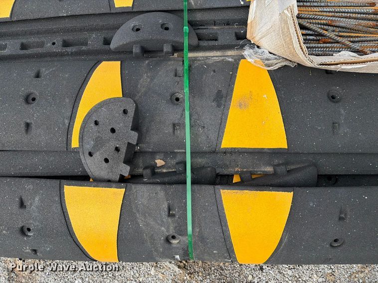 image for item DZ4887 (8) speed bumps