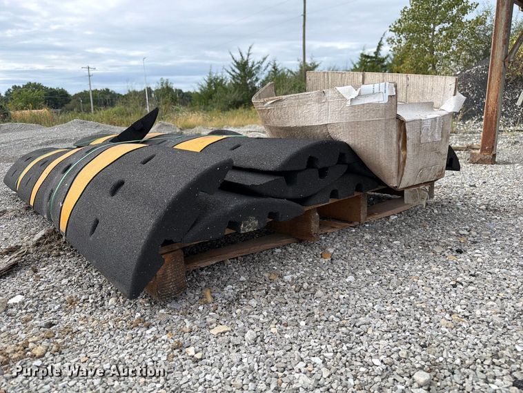 image for item DZ4887 (8) speed bumps