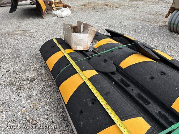 image for item DZ4887 (8) speed bumps