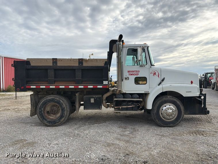 image for item DZ4892 2000 Volvo WG dump truck