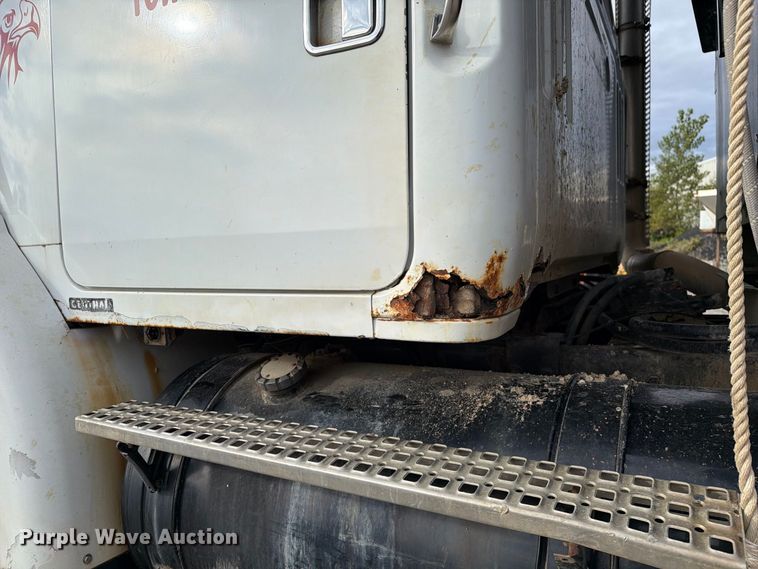 image for item DZ4892 2000 Volvo WG dump truck