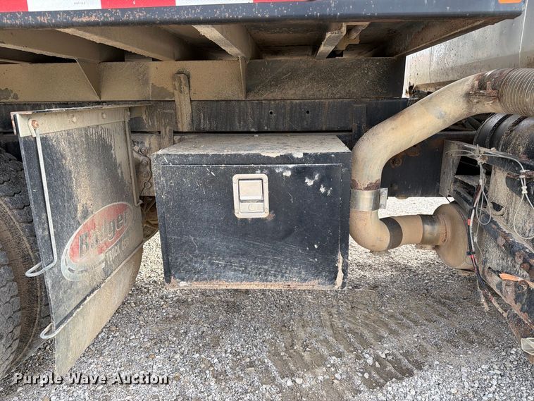 image for item DZ4892 2000 Volvo WG dump truck