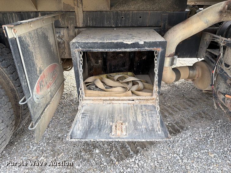 image for item DZ4892 2000 Volvo WG dump truck