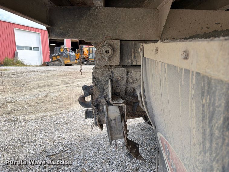 image for item DZ4892 2000 Volvo WG dump truck