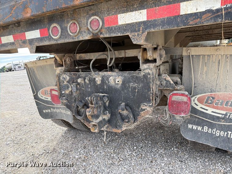image for item DZ4892 2000 Volvo WG dump truck