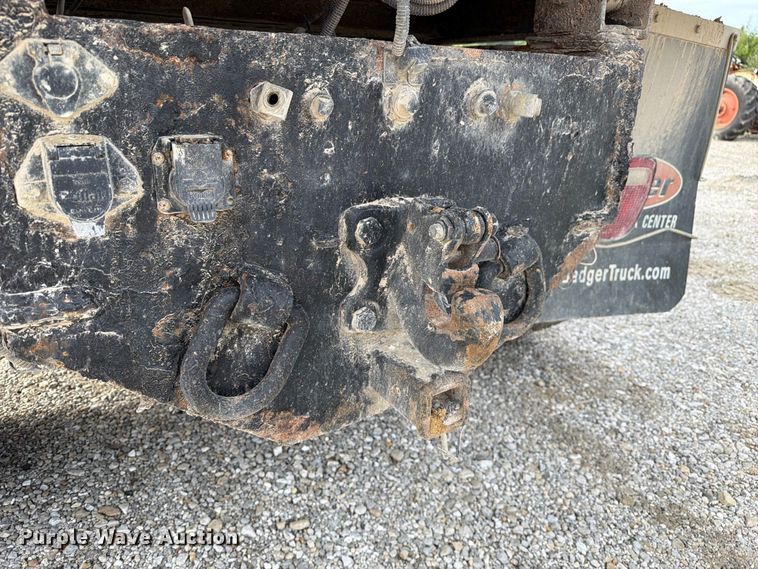 image for item DZ4892 2000 Volvo WG dump truck