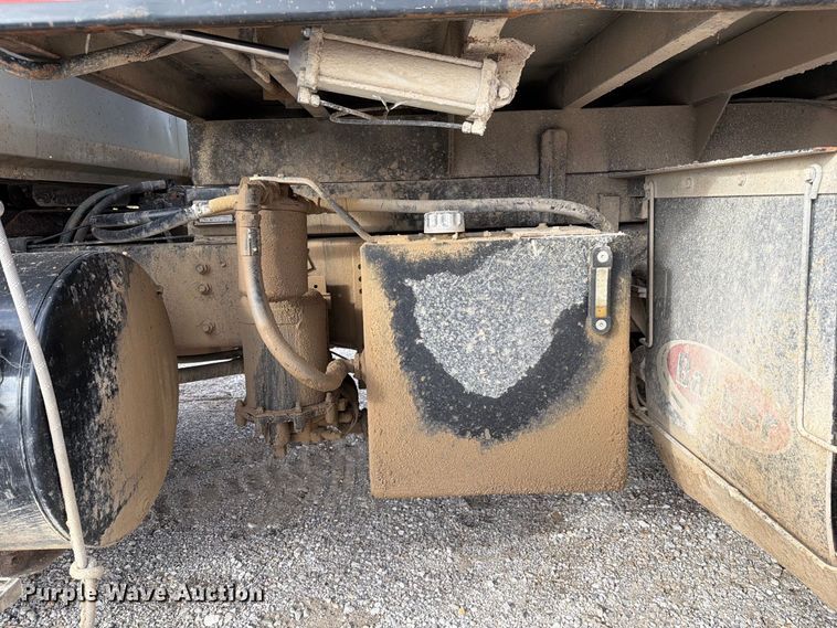 image for item DZ4892 2000 Volvo WG dump truck