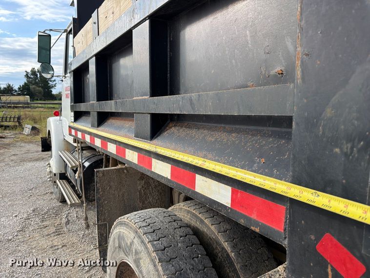image for item DZ4892 2000 Volvo WG dump truck