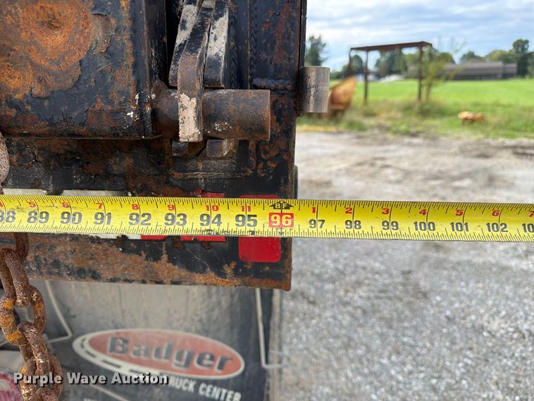 image for item DZ4892 2000 Volvo WG dump truck